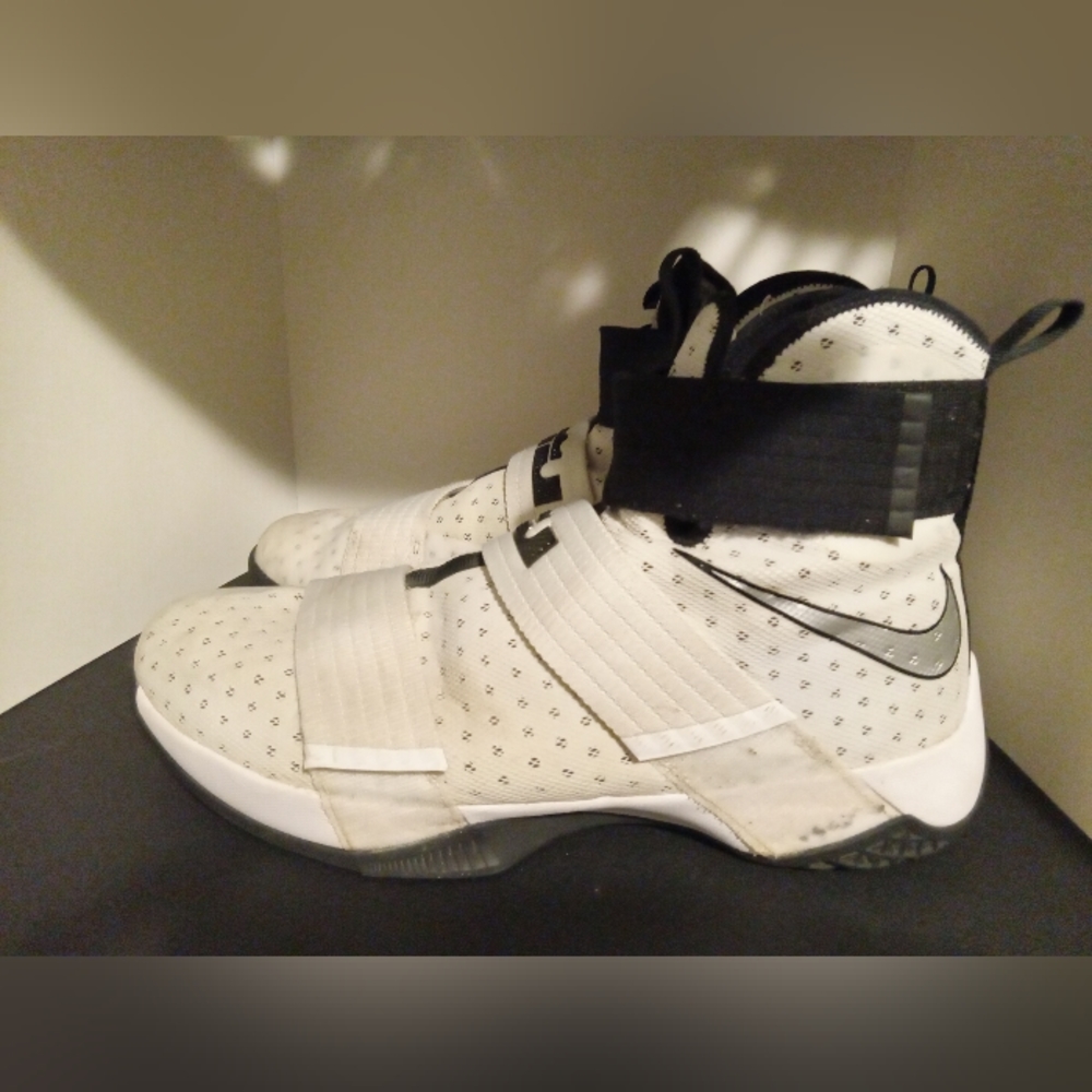 LeBron Soldier 10